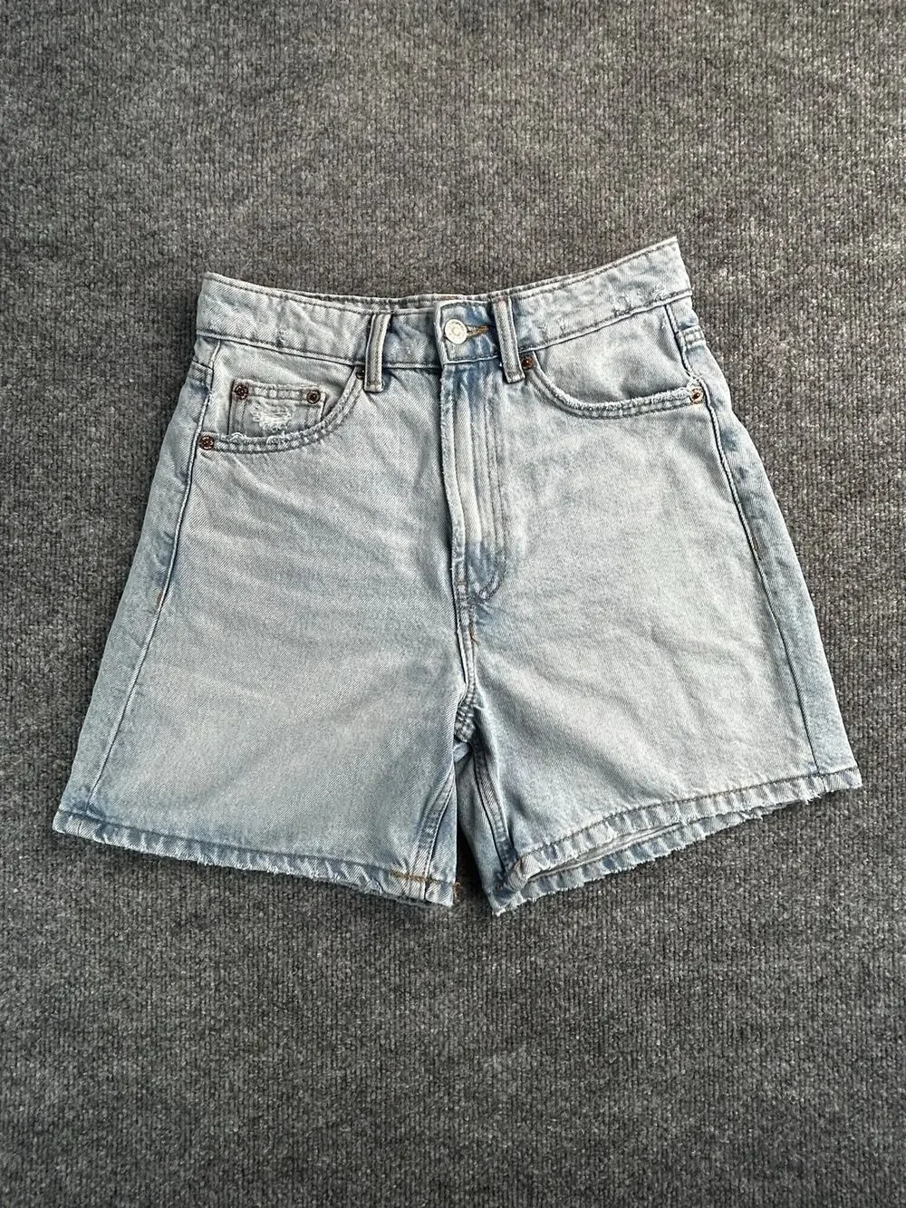 Zara High Rise Denim Shorts Women's US 2 Light Wash Mom Jean Shorts - Picture 1 of 5